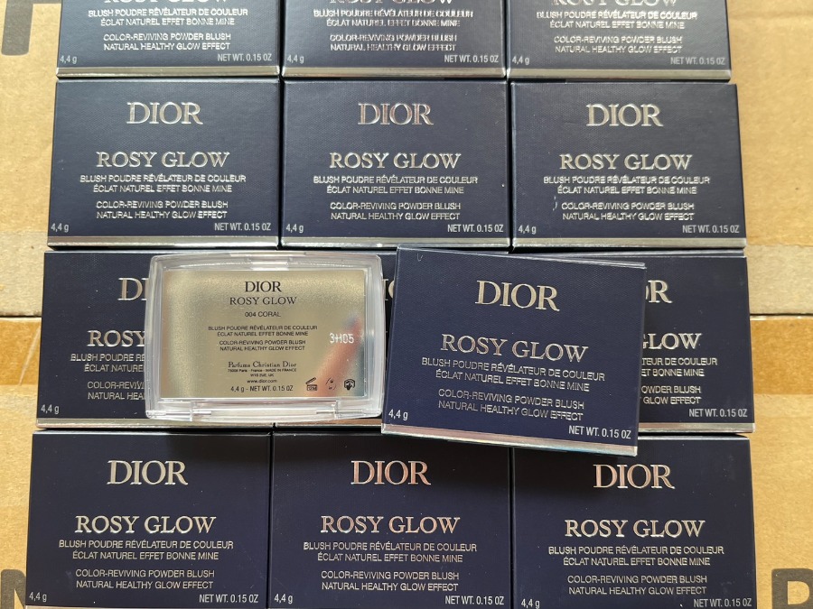 Dior Rosy Glow Blush 4.4g. สี 004 Coral (เคาเตอร์ 1,700฿)