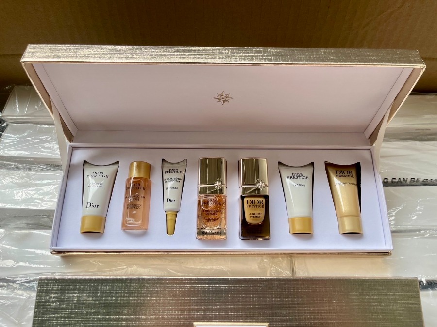 กล่องทอง Dior Prestige Set 7 items