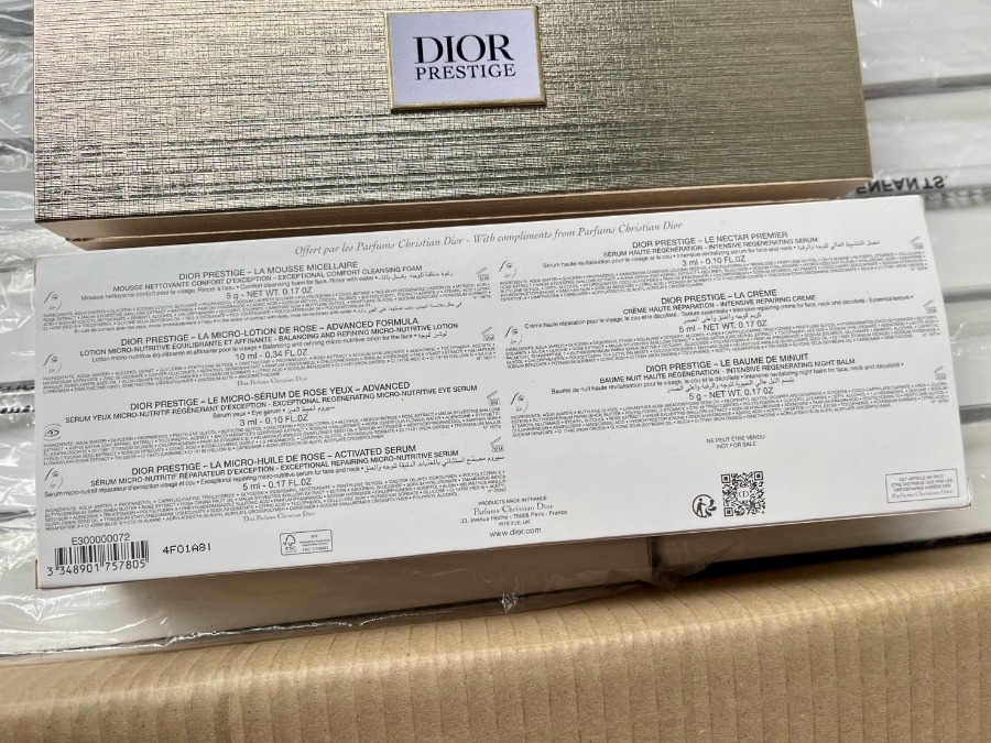 กล่องทอง Dior Prestige Set 7 items