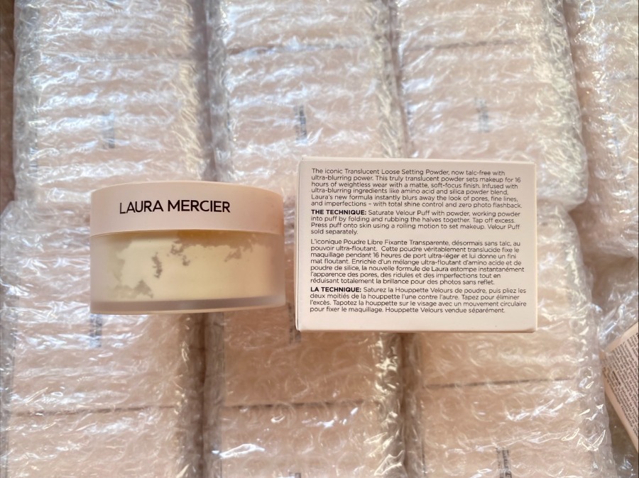 Laura Mercier Ultra-Blur *Translucent Loose Setting Powder ขนาด 20g. (เคาเตอร์ 2,200฿)