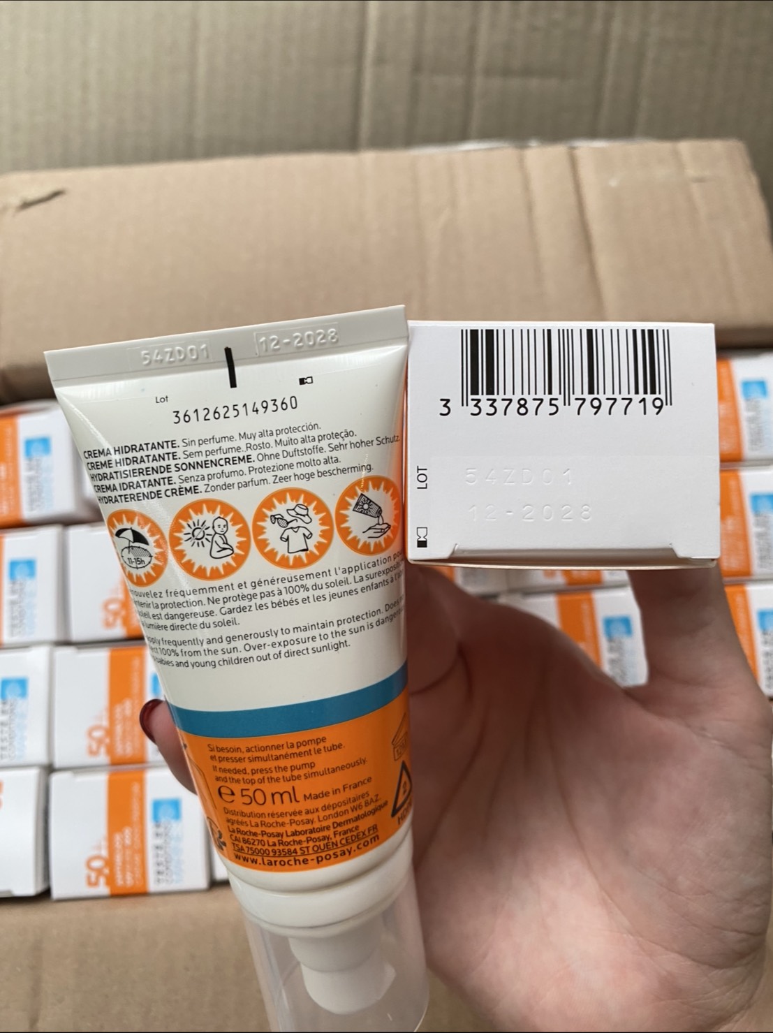 หลอดแถบฟ้า - La Roche-Posay Anthelios UVMune 400 Hydrating Suncream SPF50 ขนาด 50ml.