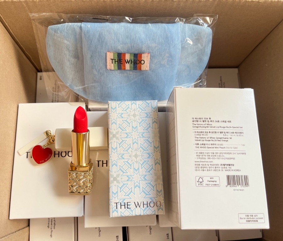 ชุดเซ็ตลิปสติก+กระเป๋ามินิ Special Set  The History of Whoo Gongjinhyang Mi Velvet Lip Rouge 3.5g. #24 Red Orange (เคาเตอร์ 1,790฿)