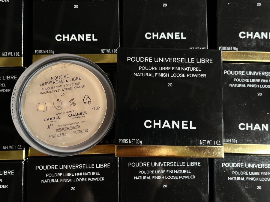 Chanel Poudre Universelle Libre Natural Finish Loose Powder 30g. #020 Medium Light (เคาเตอร์ 2,700฿)