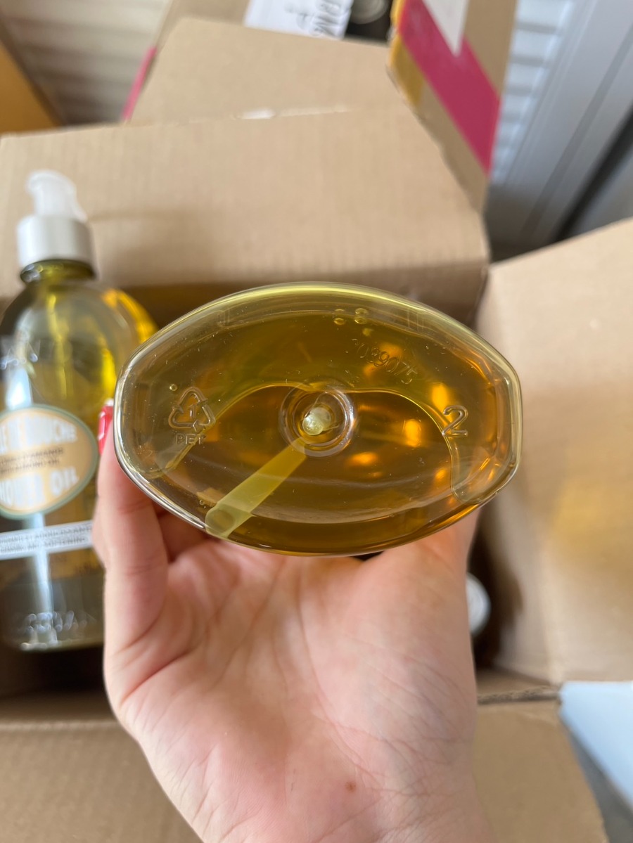 ขวดปั้ม - L'Occitane Almond Shower Oil 500ml. (เคาเตอร์ 2,230฿)