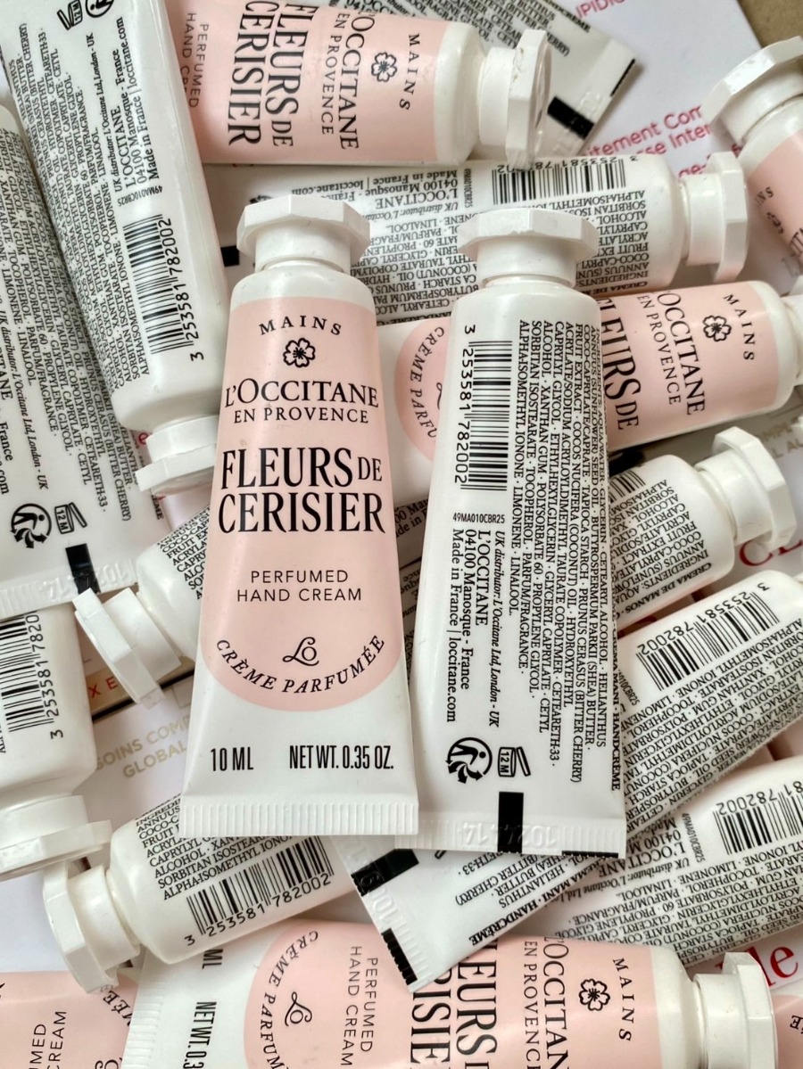 L'Occitane Fleurs De Cerisier Perfumed Hand Cream ขนาด 10ml.