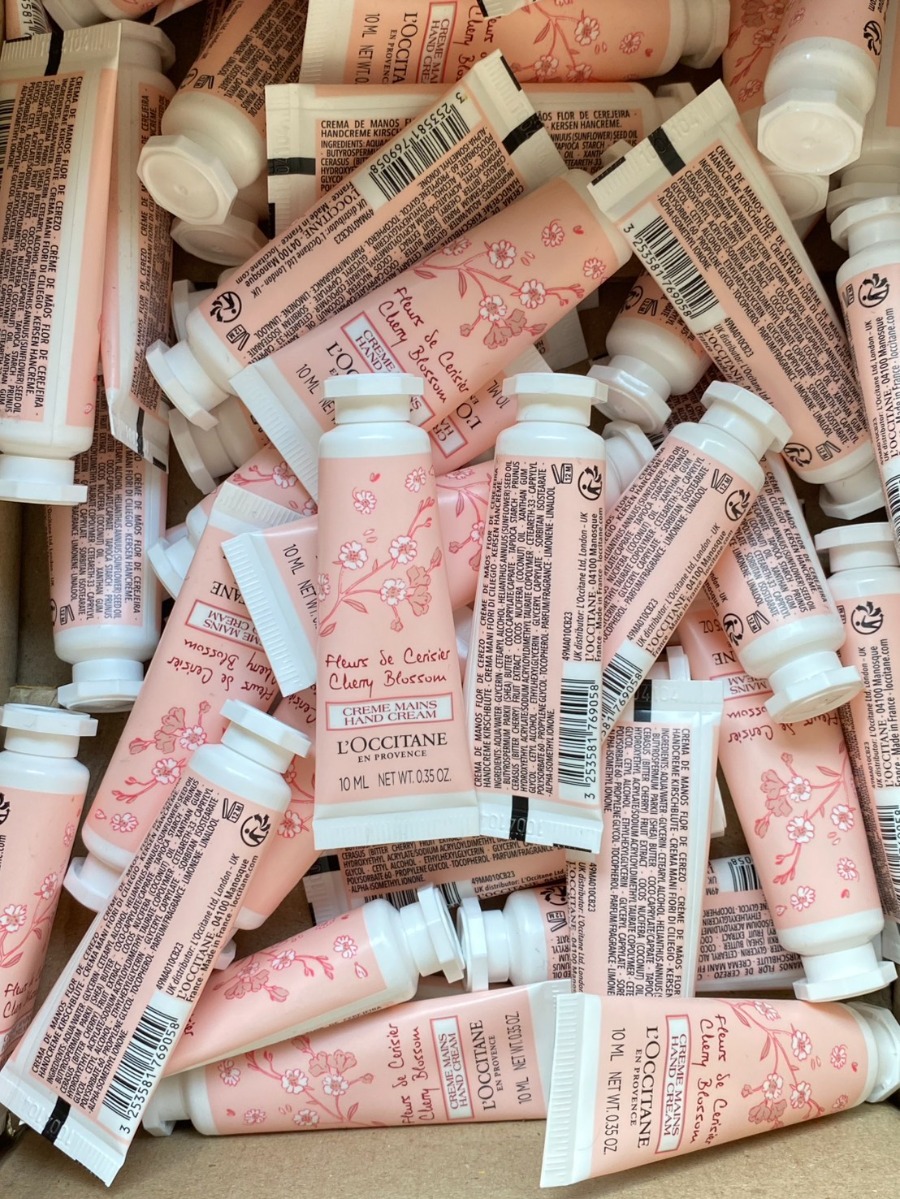 L'Occitane Fleurs de Cerisier Cherry Blossom Hand Cream  ขนาด 10ml.