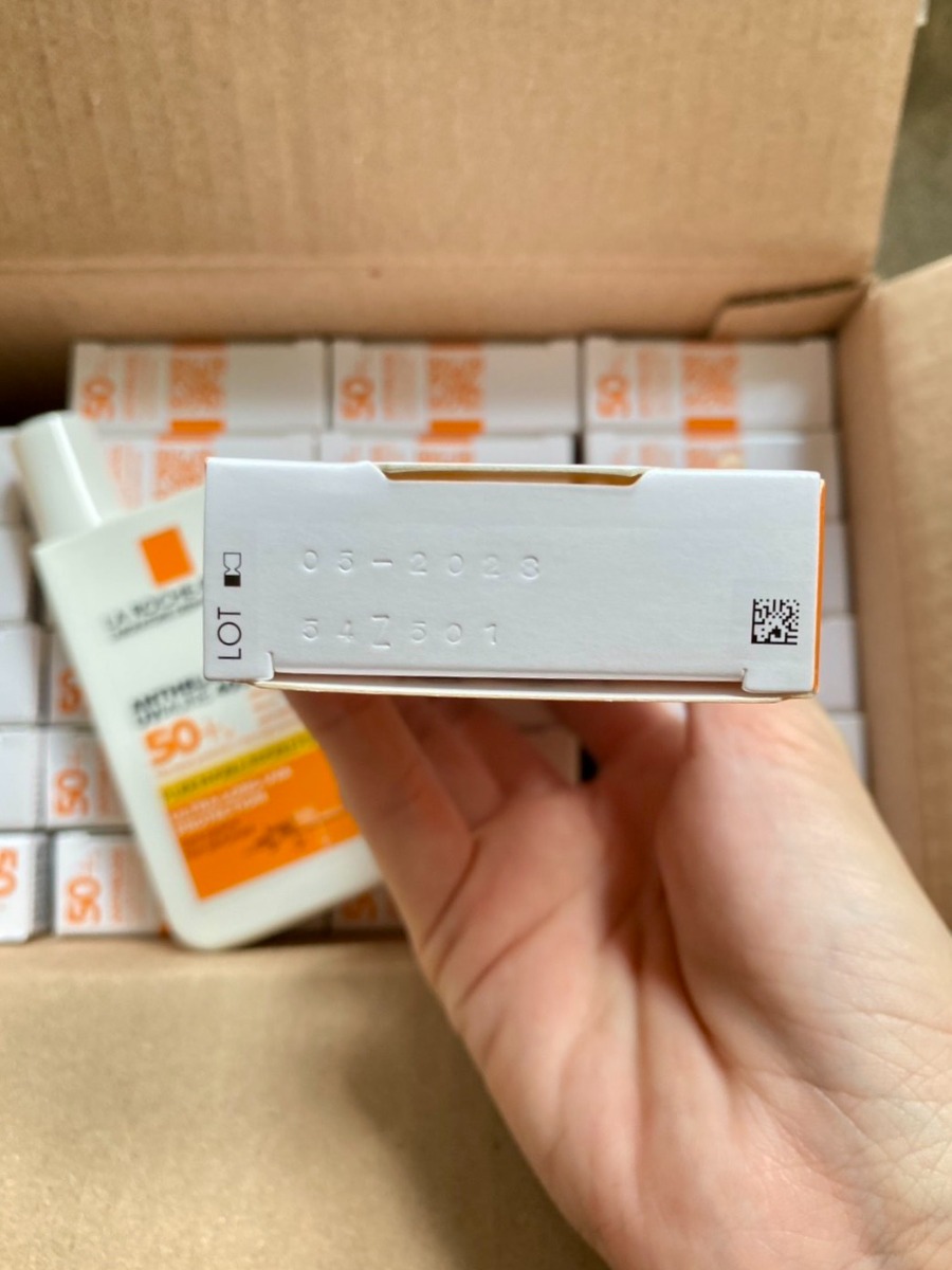 กล่องแบน/เหลือง La Roche-Posay Anthelios UVMune 400 Fluid Invisible  SPF50+ 50ml.