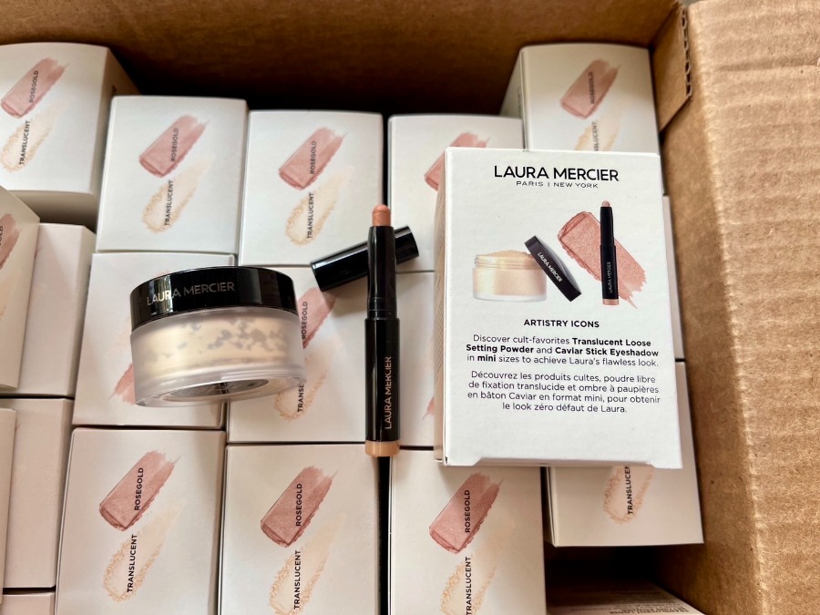 เซต Laura Mercier Artistry Icons Translucent Loose Setting Powder 9.3g. and Caviar Stick Eye Shadow 1g.