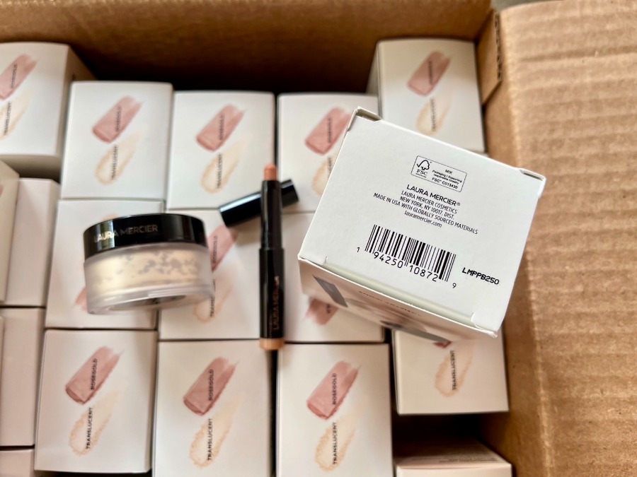 เซต Laura Mercier Artistry Icons Translucent Loose Setting Powder 9.3g. and Caviar Stick Eye Shadow 1g.