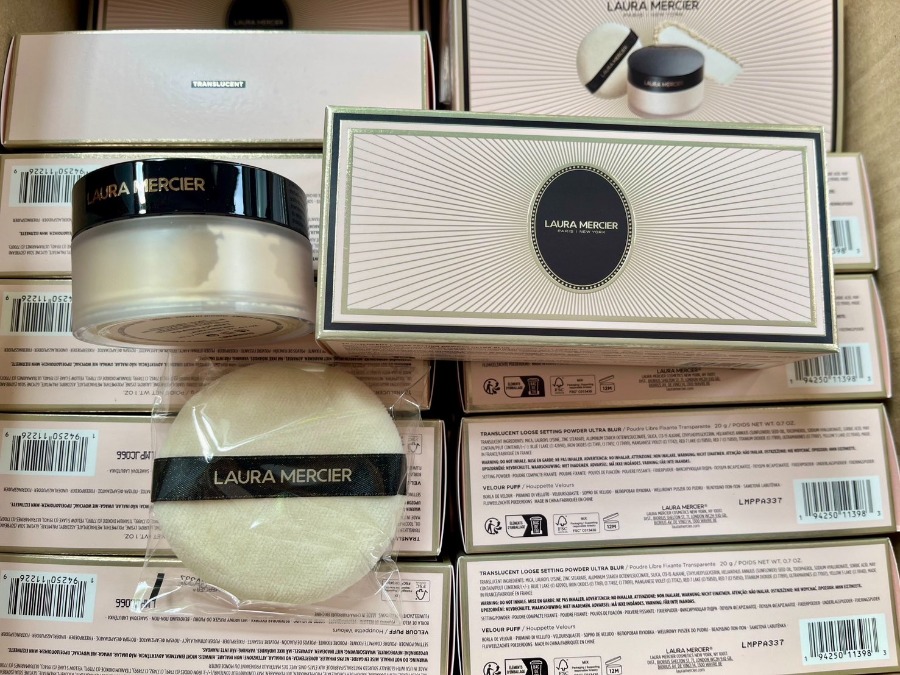 เซต/อัลตร้าเบลอ Laura Mercier Indulgent Icons Translucent Loose Setting Powder **Ultra-Blur 20g. and Velour Puff Set (Limited Edition)