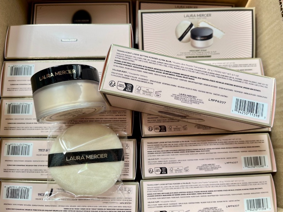 เซต/อัลตร้าเบลอ Laura Mercier Indulgent Icons Translucent Loose Setting Powder **Ultra-Blur 20g. and Velour Puff Set (Limited Edition)