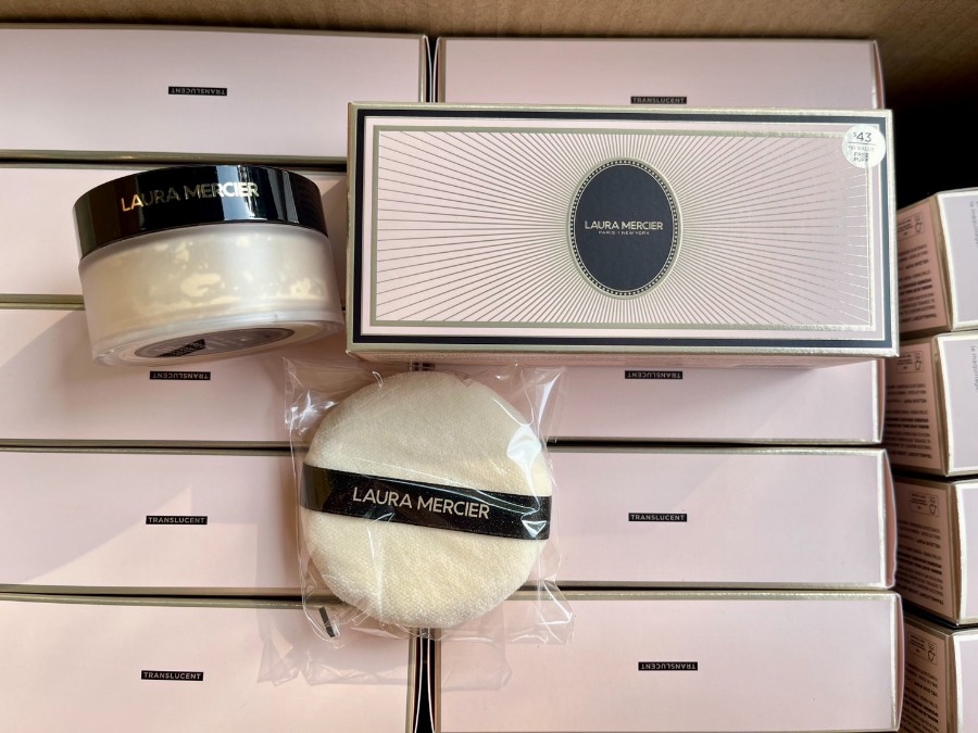 เซต/ทรานลูเซ้น Laura Mercier Indulgent Icons **Translucent Loose Setting Powder 29g. and Velour Puff Set (Limited Edition)