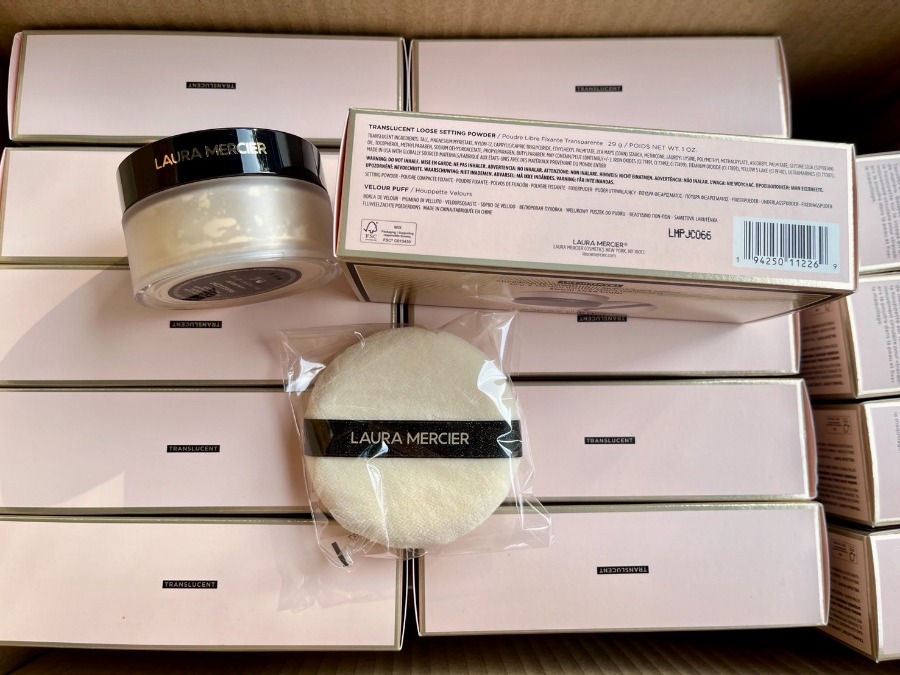 เซต/ทรานลูเซ้น Laura Mercier Indulgent Icons **Translucent Loose Setting Powder 29g. and Velour Puff Set (Limited Edition)