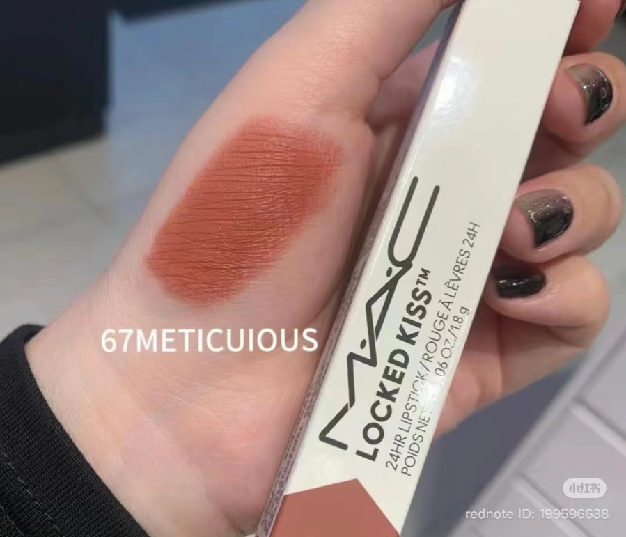 MAC Locked Kiss 24HR Lipstick 1.8g. #67 Meticulous (เคาเตอร์ 1,400฿)