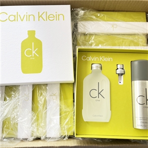 เขียว Calvin Klein Ck One Gift Set 100ml. EDT + 150ml.