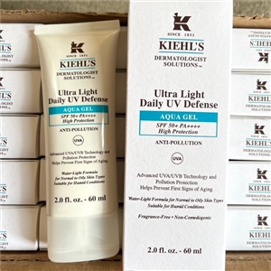 ฟ้า Kiehl's Ultra Light Daily UV Defense Aqua Gel SPF 50 PA++++ 60ml. (เคาเตอร์3,000฿)