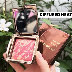 Hourglass Ambient Lighting Blush 4.2g. (เคาเตอร์ 1,950฿) #DIFFUSED HEAT 