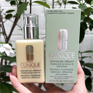 Clinique Dramatically Different Moisturizing Lotion+ 125ml. (เคาเตอร์ 1,850฿)