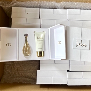 แพ็คเกจใหม่ Dior J'adore Eau de Parfum 5ml. + Body Milk 20ml.