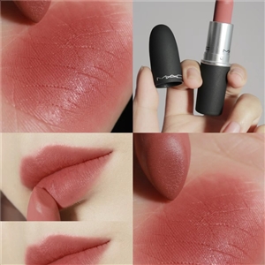 Mac powder kiss lipstick 3g. #930 Brickthrough (เคาเตอร์ 1,050฿)