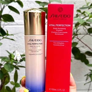 Shiseido อิมัลชั่นบำรุงผิว Vital Perfection Bright Revitalizing Emulsion 100ml. (เคาเตอร์ 4,150฿)