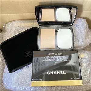 Chanel Le Teint Ultra Tenue Ultrawear Flawless Compact Foundation Matte SPF15 ขนาด 13g #B20 (เคาเตอร์ 3,000฿)