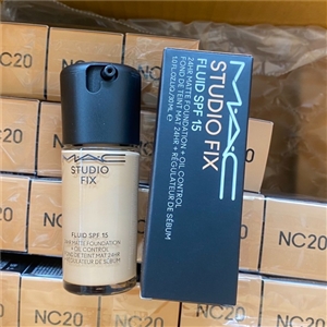 รองพื้น MAC Studio Fix Fluid SPF 15 ขนาด 30ml. (เคาเตอร์ 2,000฿) #NC20 ผิวขาว