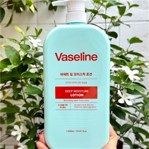 รุ่นใหม่ Vaseline Moisture Lotion 1000ml. #สีฟ้า Deep Moisture