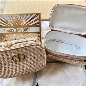 (กล่อง+กระเป๋าสีทอง) Dior Vanity Case 2025