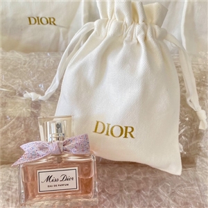 ถุงผ้า+น้ำหอม Miss Dior Eau de Parfum ขนาด 30ml. (เคาเตอร์ 3,950฿)