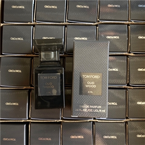 Tom Ford Oud Wood Eau De Parfum ขนาด 4ml.