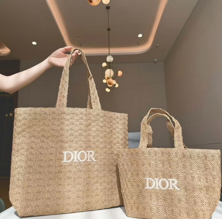ใบใหญ่ Dior Tote Bag กระเป๋าสาน