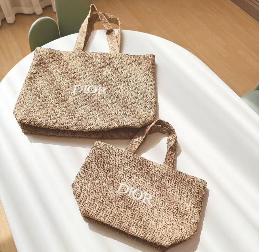 ใบใหญ่ Dior Tote Bag กระเป๋าสาน