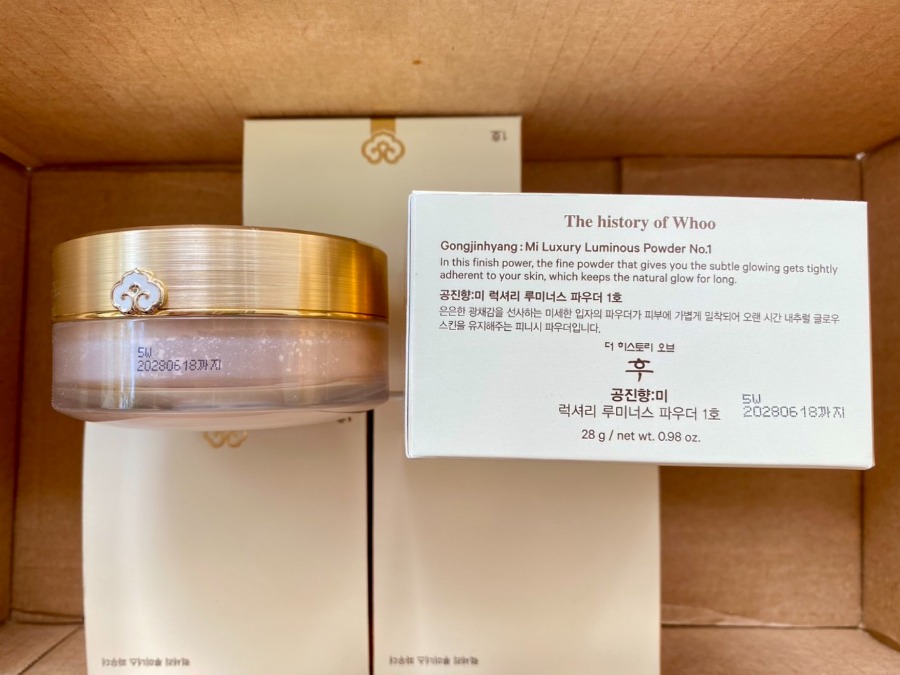 The History of whoo Gongjinhyang MI Luxury Luminous Powder 28g. #1 (เคาเตอร์ 2,890฿)
