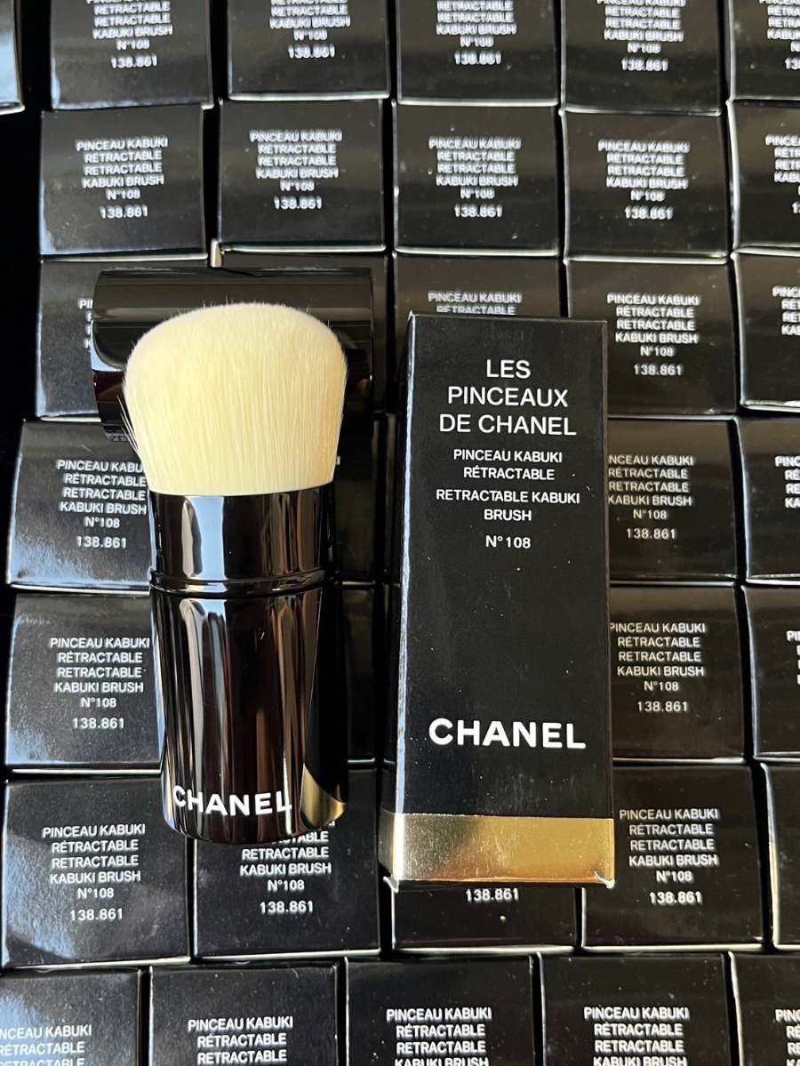 แปรง Les Pinceaux De Chanel Retractable Kabuki Brush n°108