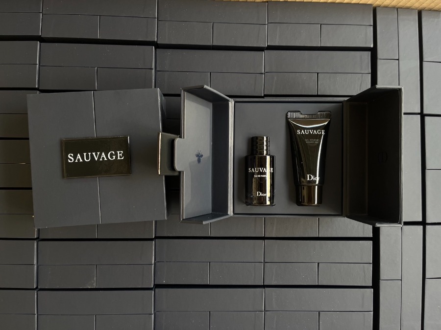 แพ็คเกจใหม่ Christian Dior Sauvage EDP 10ml. + Shower Gel 20ml.