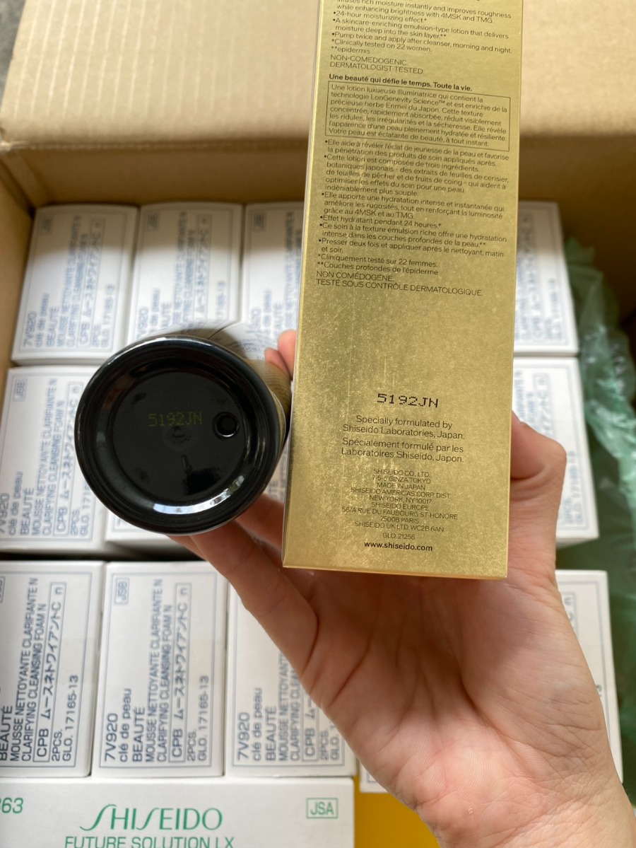 Shiseido Future Solution LX Concentrated Brightening Softener Lotion 170ml. (เคาเตอร์ 4,900฿)