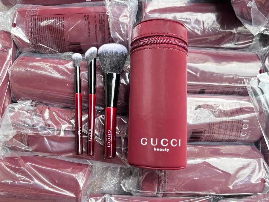เซตแดง Gucci Beauty Ancora Red Brush Set (แปรง3ชิ้น)