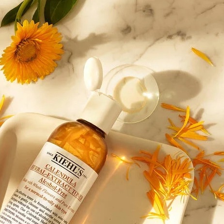 ขวดธรรมดา - Kiehl's Calendula Herbal Extract Toner Alcohol-Free 250ml. (เคาเตอร์ 1,820฿)