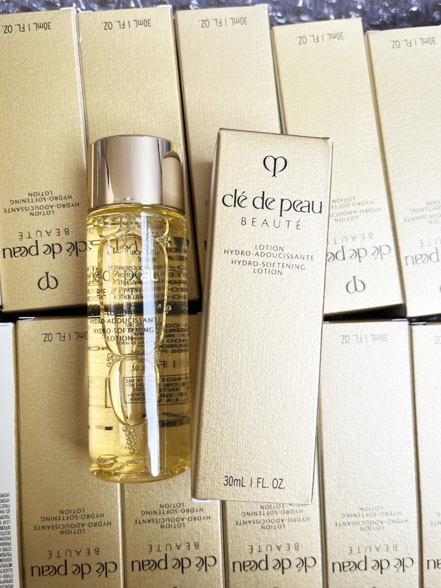 ขวดเหลือง Cle De Peau Beaute Hydro-Softening Lotion 30ml.
