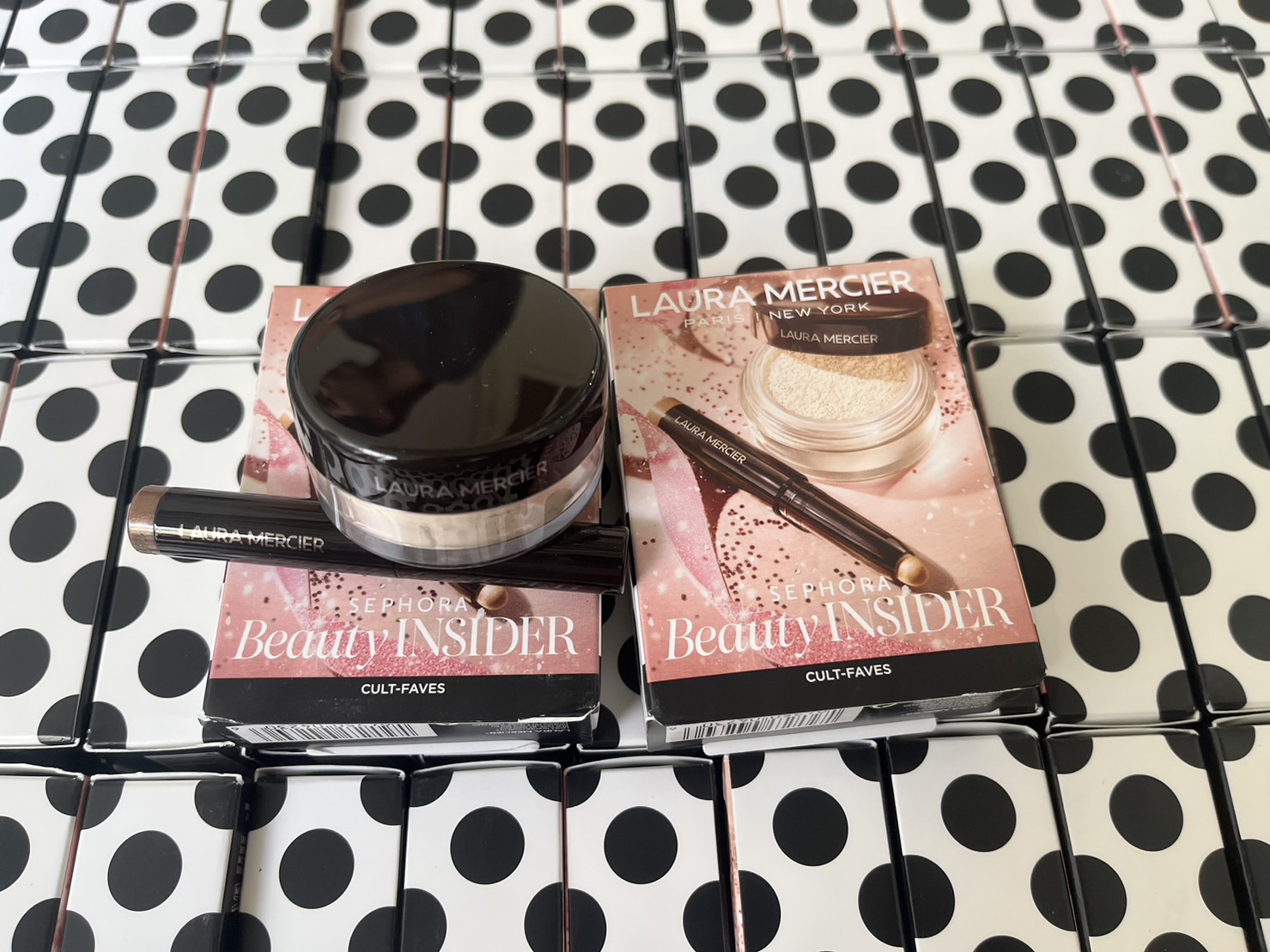 Laura Mercier Birthday Gift Set