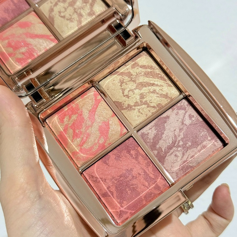 พาเลท Hourglass  Ambeint Lighting Edit Palette (เคาเตอร์ 3,250฿)