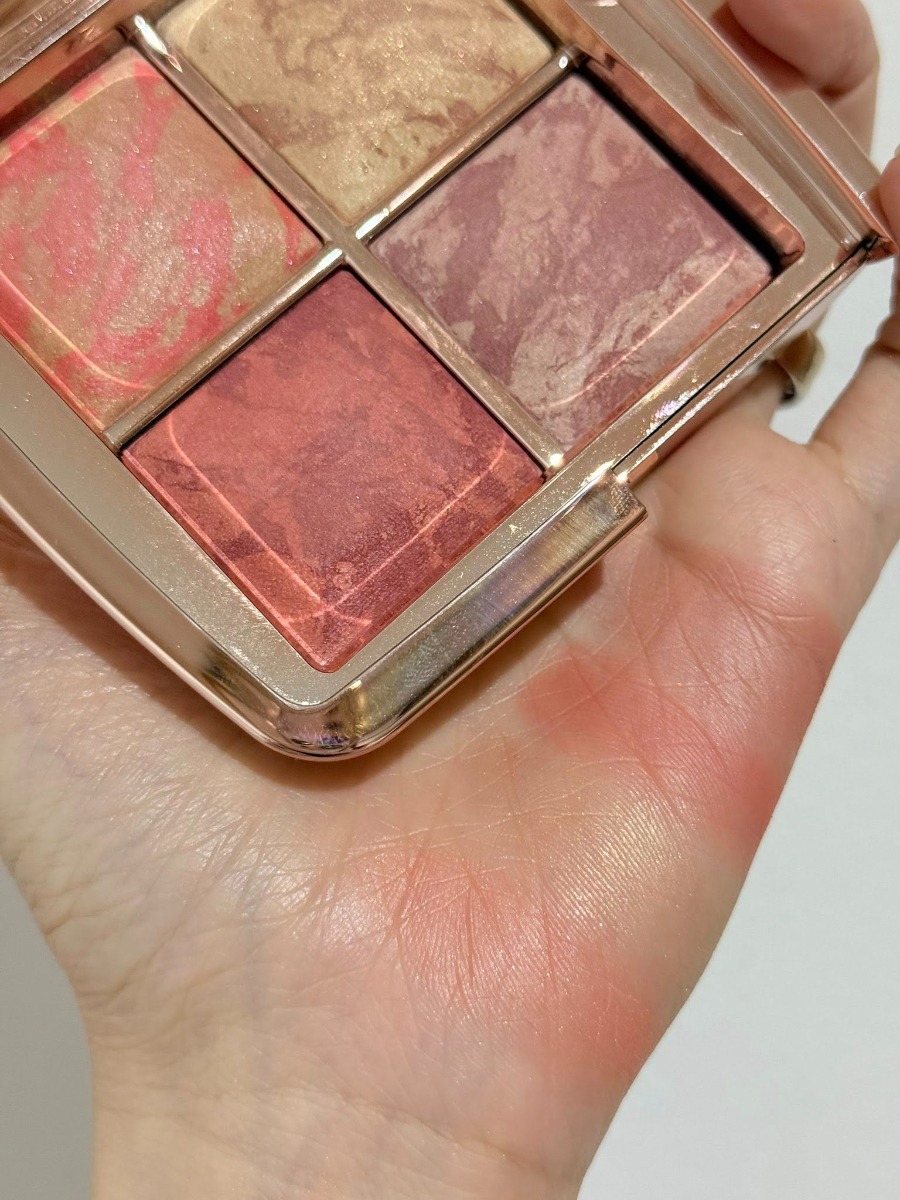 พาเลท Hourglass  Ambeint Lighting Edit Palette (เคาเตอร์ 3,250฿)