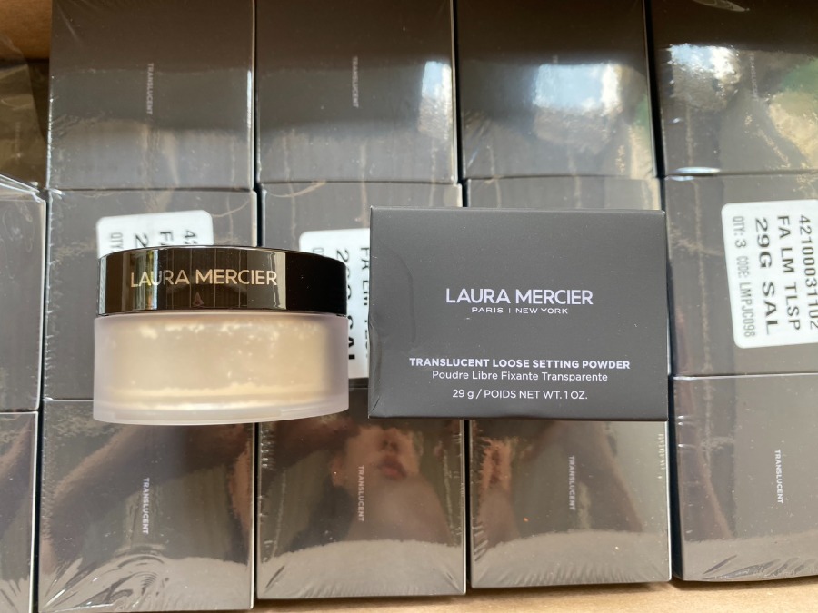 ฝุ่นกระปุกดำ Laura Mercier Loose Setting Powder 29g. #Translucent (เคาเตอร์ 2,100฿)