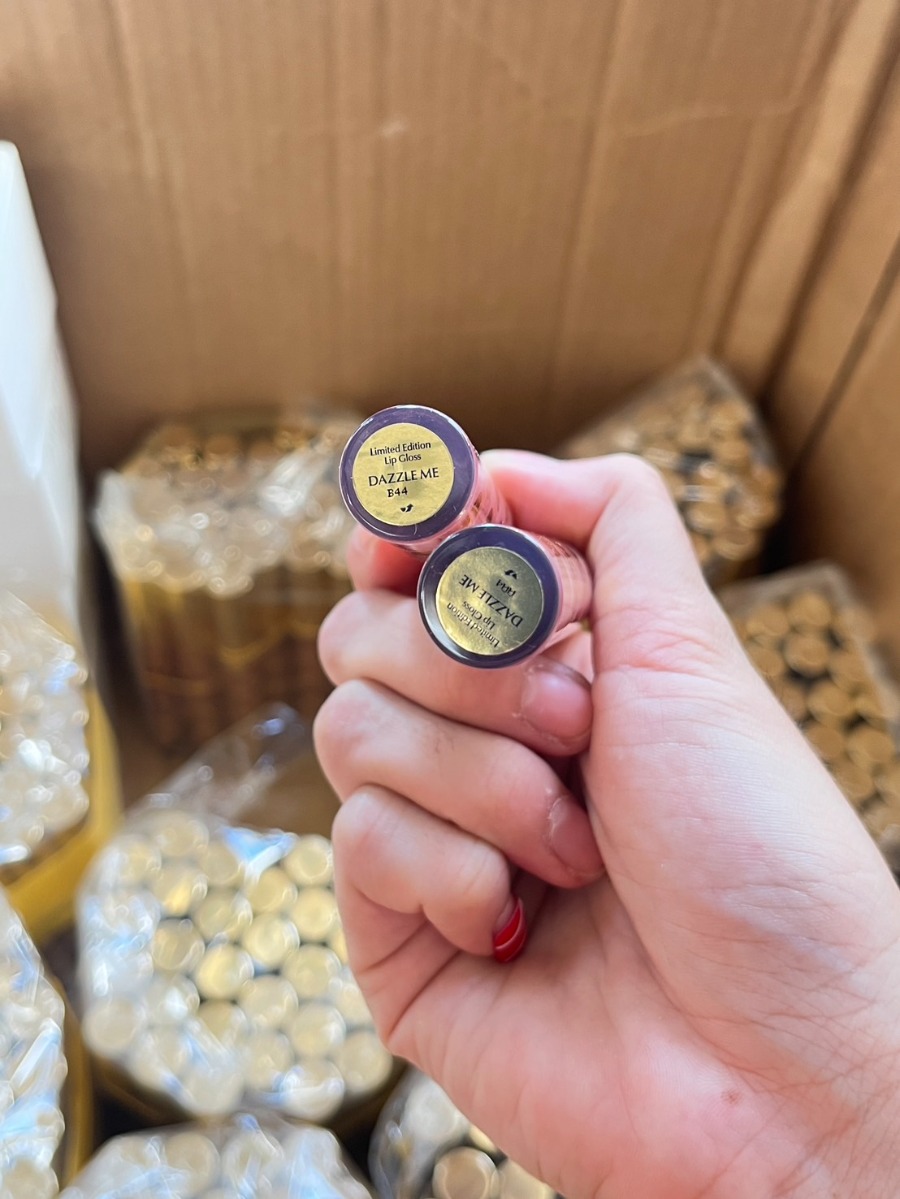 กลอส - NoBox ไม่มีกล่อง แกะจากกิ้ฟเซตมาแยกขาย - Estee Lauder Lip Gloss 2.7ml. #Dazzle Me