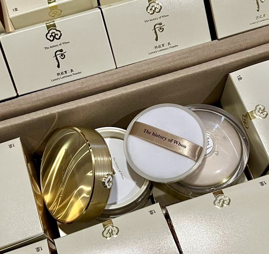 แป้งฝุ่น The History of whoo Gongjinhyang MI Luxury Luminous Powder 28g. (เคาเตอร์ 2,890฿)