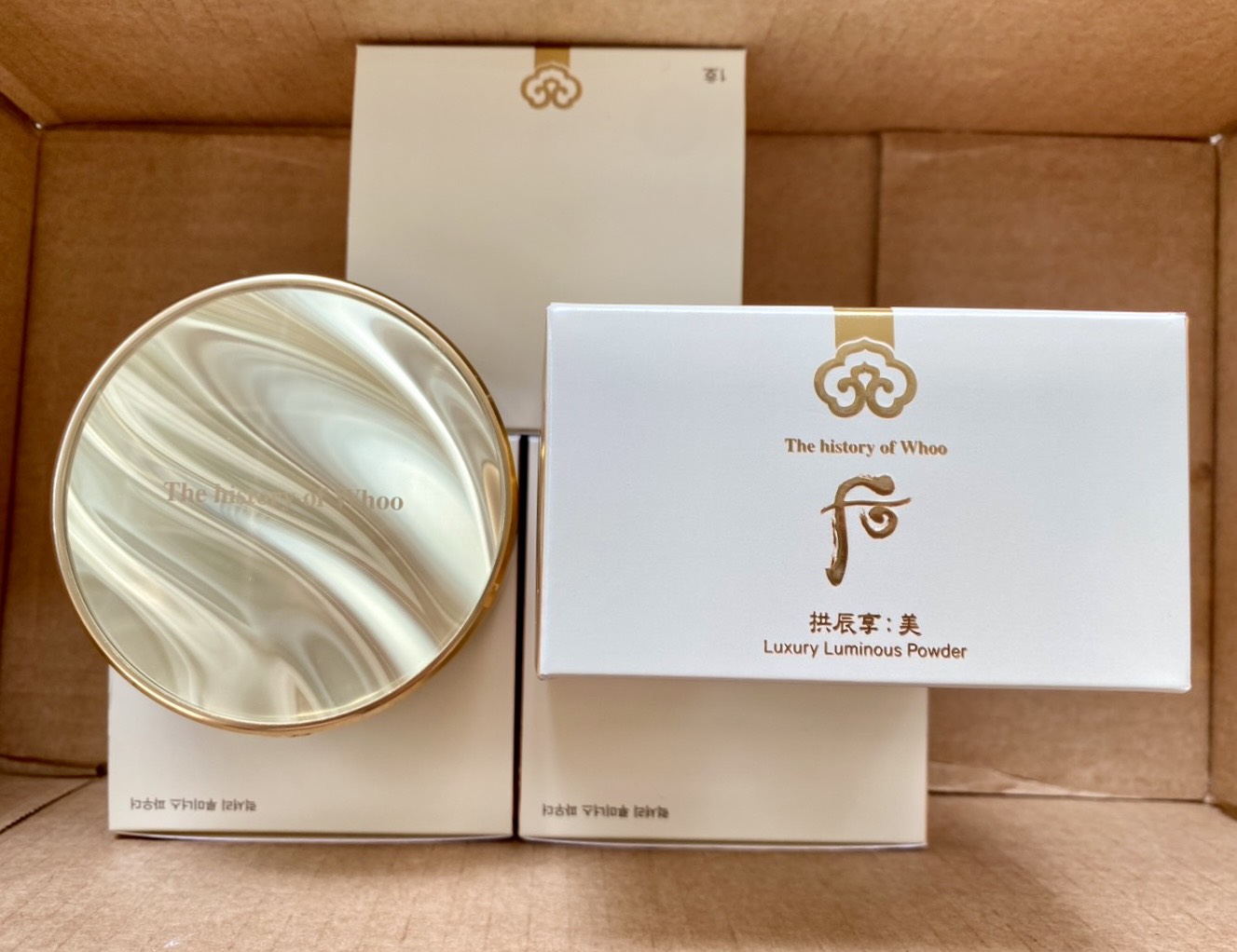 แป้งฝุ่น The History of whoo Gongjinhyang MI Luxury Luminous Powder 28g. (เคาเตอร์ 2,890฿)