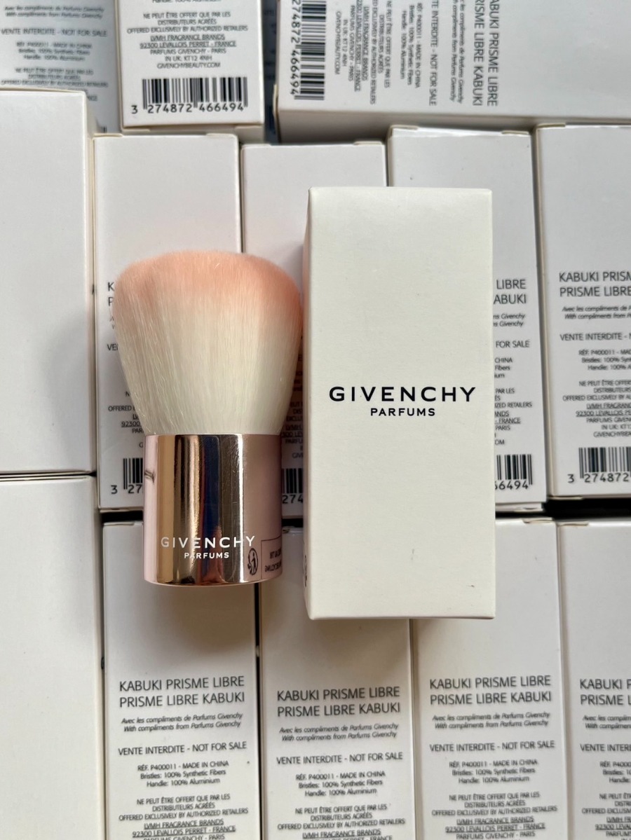 ชมพู Givenchy Rose Rold Kabuki Brush